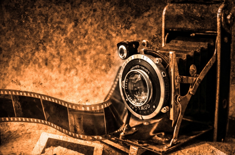 photographe-PONTEVES-min_light-wood-night-camera-photography-vintage-1245236-pxhere.com